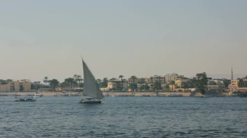 Barcos en el río Nilo en Luxor, Egipto