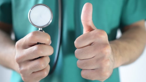 Cuidado de la salud, pulgares arriba