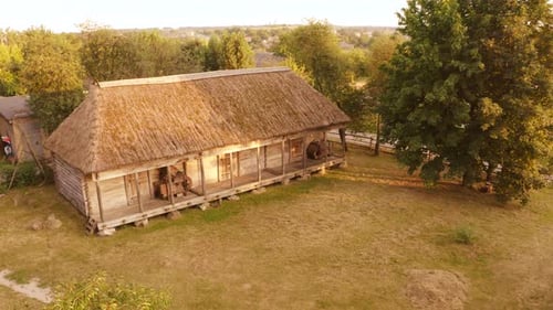 Altes Dorfhaus aus Holz