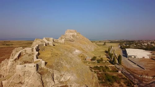Forteresse orientale historique, château de Van sur Rocky Hill et mosquées