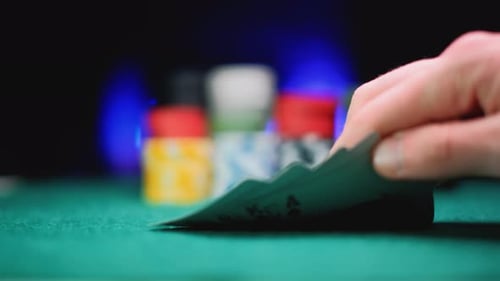 Mesa de pôquer durante um jogo