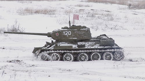 Russischer Panzer T34 im Winter