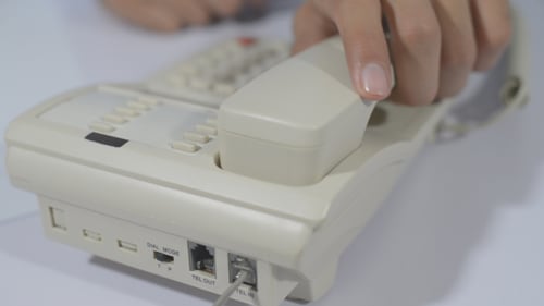 Composer un appel téléphonique à l'aide d'un téléphone fixe