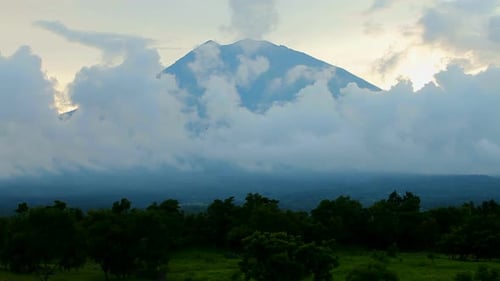 Nubes en volcán