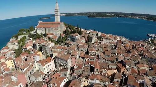 Schöne Luftaufnahme der Stadt Rovinj 4