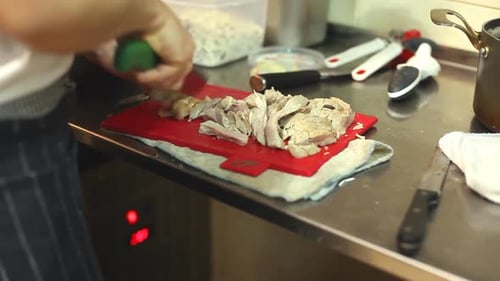 Découper la viande de poulet 1