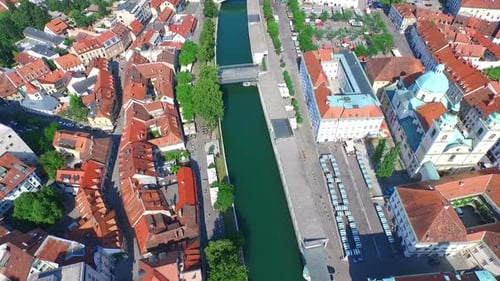 Vista aérea de la hermosa Liubliana en el río Ljubljanica en Eslovenia. 4