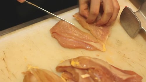 Trancher la viande de poulet 4