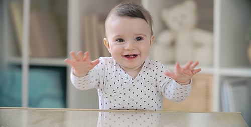 Baby in guter Laune