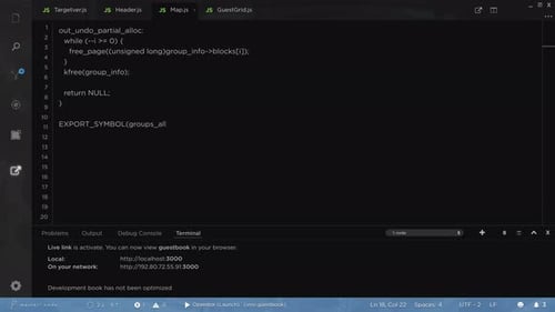 Benutzeroberflächen-Mock-Up-HUD des auf dem Display ausgeführten Programmiercodes