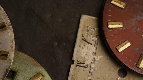 Rotierende Stock-Bildmaterial von antiken und verwitterten Zifferblättern - WATCH FACES 010