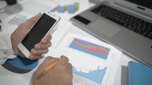 Uso del smartphone para trabajar en la oficina