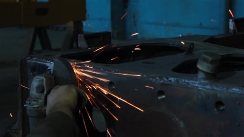 Bearbeitung von Metallschleifern mit Funken