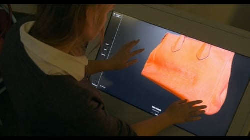 Modelo 3D de una bolsa en el monitor de pantalla táctil