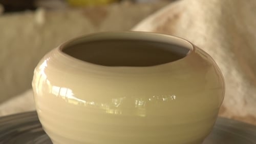 Potter Sculpts Petit pot en argile