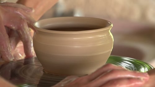Potter Sculpts Petit pot en argile