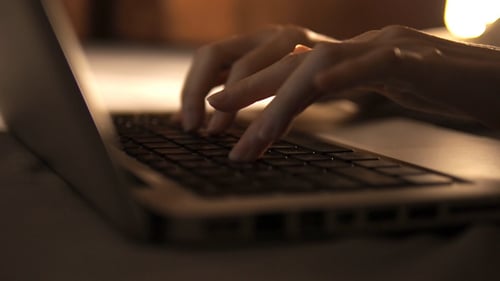 Arbeiten am Laptop