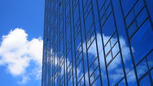 Nubes y construcción
