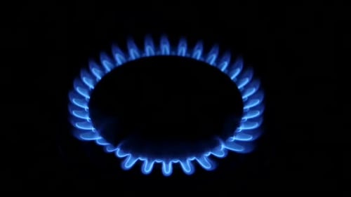 Blaue Erdgasflammen. Zeitlupe