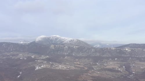 Stol Mountain en hiver dans l'est de la Serbie (vidéo par Drone 4K)