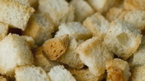 Cracker aus Weißbrot