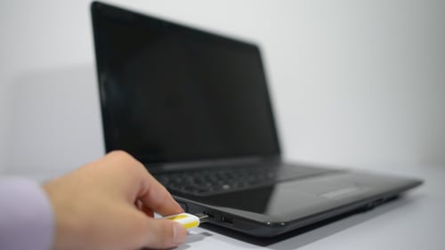 Unplugging USB from Laptop