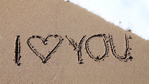 Ich liebe dich geschrieben in den Sand
