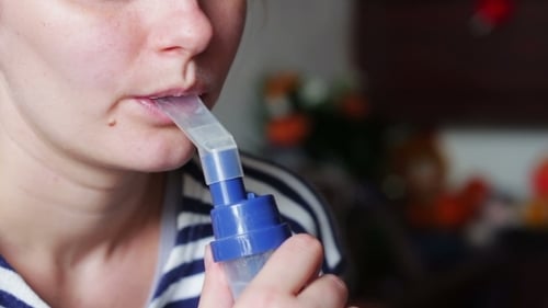 Procédure Inhalation De La Femme.