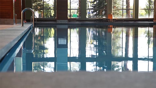 Leeres Hallenbad