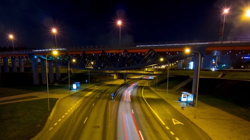 Straße bei Nacht