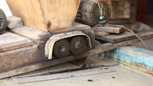 Industrial Wood Machinery With Rotating Rollers