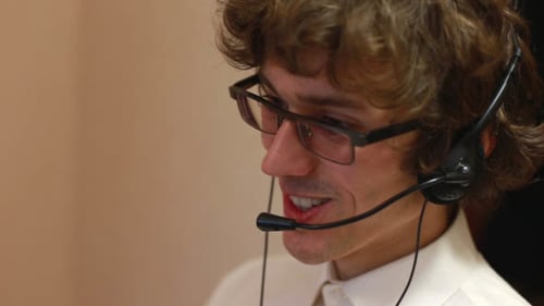 Le centre d'appels des travailleurs répond à l'appel