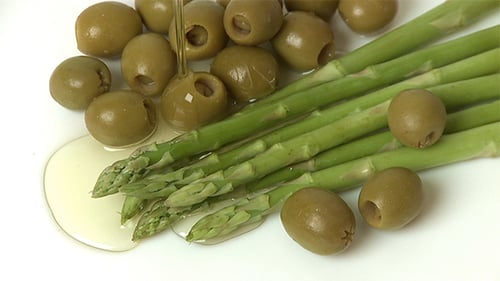 Green Asparagus and Olives with Olive Oil