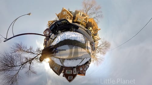 Andando de bicicleta em um pequeno planeta