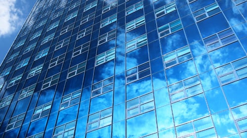 Gebäude & Wolken