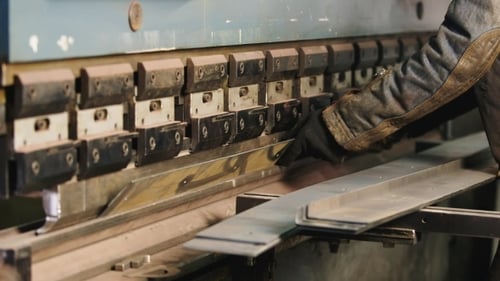 Industrielle Produktion - Die Maschine zum Biegen