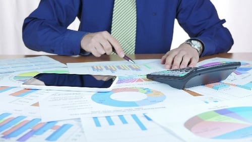 Analyzing Business Diagram And Graph In Office