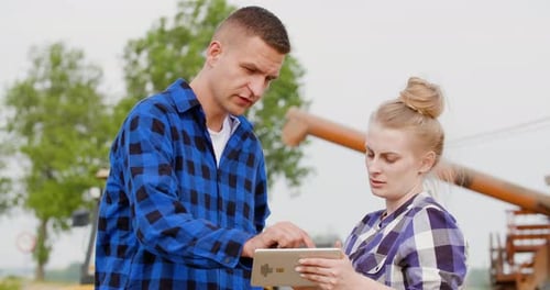Female Farmer Discussing With Businessman On Farm
