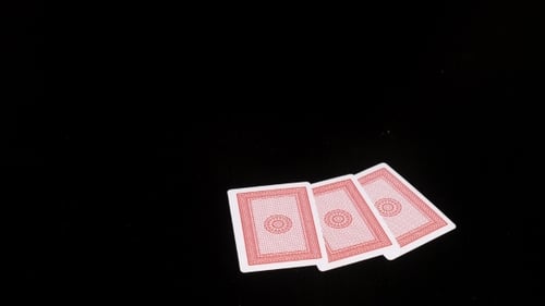 Hands On Black Table Karten mischen und austeilen