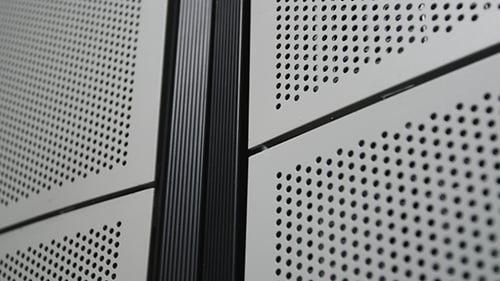 Équipement de télécommunication dans la salle du centre de données