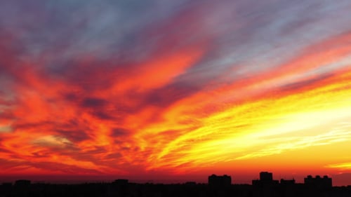 Wunderschöner Himmel vor Tagesanbruch