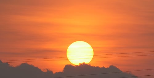 Sonnenaufgang und Stromleitung 04