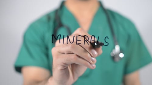 Minéraux, écriture sur écran transparent