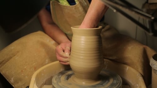 Hands Of a Potter, Creating An Earthen Jar