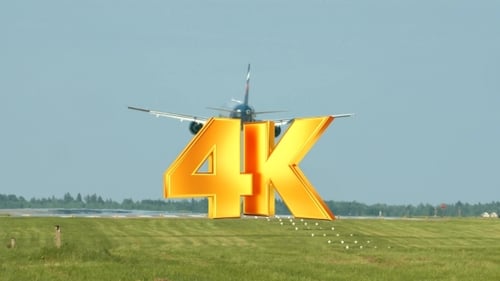 Flugzeug landet auf Start-