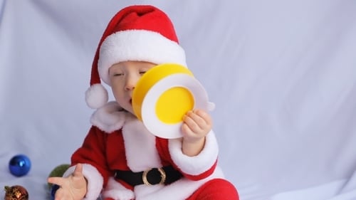 Petit Père Noël sur fond blanc