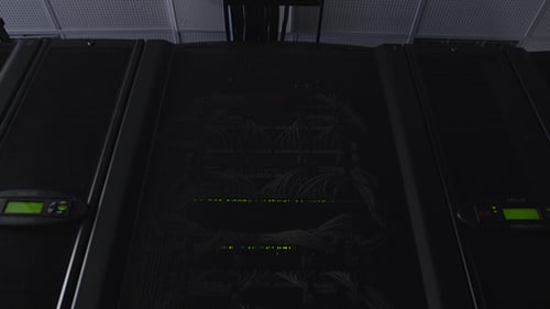 Équipement de télécommunication dans la salle du centre de données