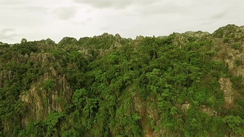 Montagne aérienne de calcaire 10