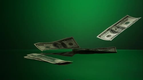 Des billets de 100 dollars américains tombent sur une surface réfléchissante