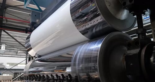 Produktionslinie für Kunststofffolien in einer modernen Fabrik